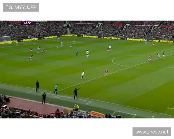 曼联中场断球后攻防转换失控，防守体系稳定性面临考验