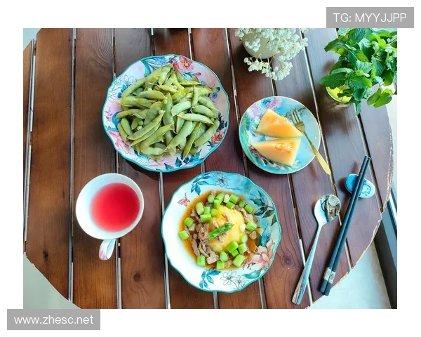 刷到莎拉波娃的早餐照，盘子比我房租还精致，感觉人生被碾压了